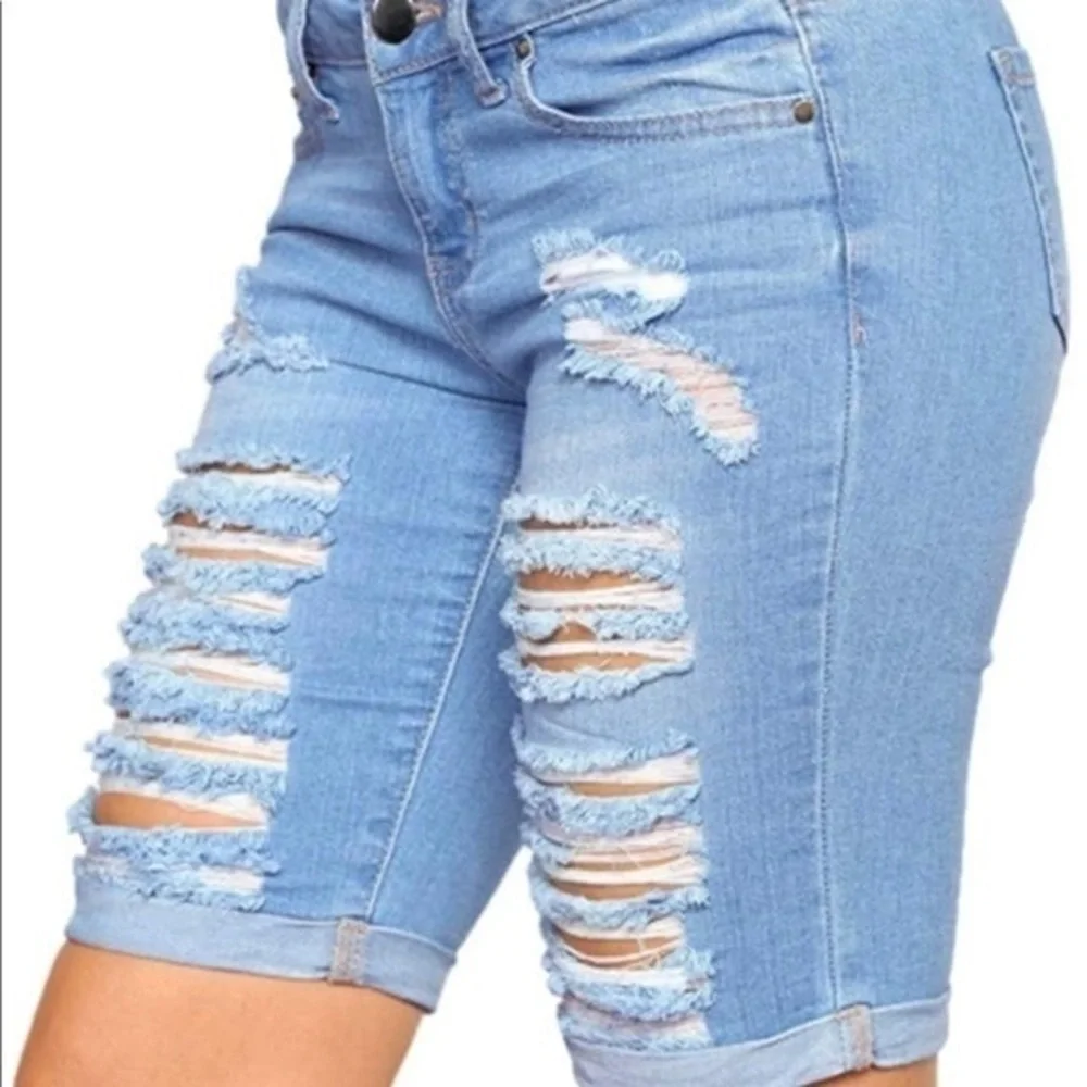 Distressed Cuffed Bermuda Jean Shorts – Light Wash, Size L